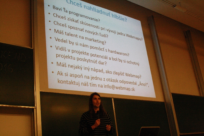 Martin Pravda otázkami do publika nabádal prítomných, aby sa pridali do WebMap tímu, foto: Monika Sedláková